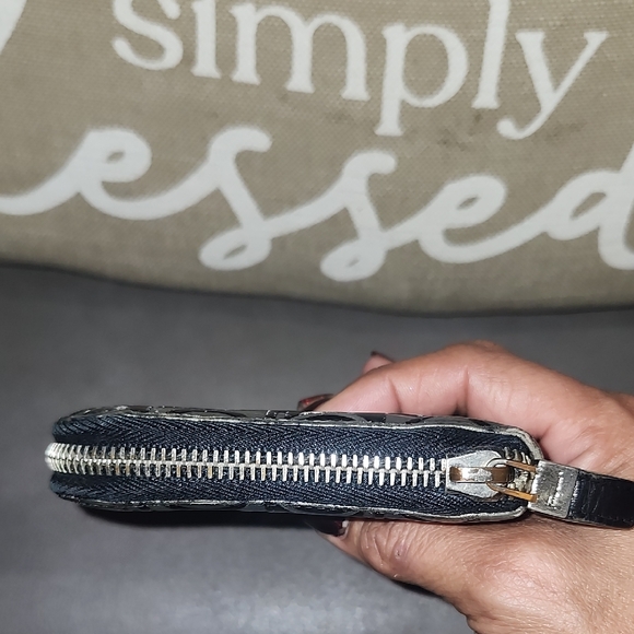 Salvatore Ferragamo Gancini Embossed Gray And Black Leather Wallet - Picture 6 of 16